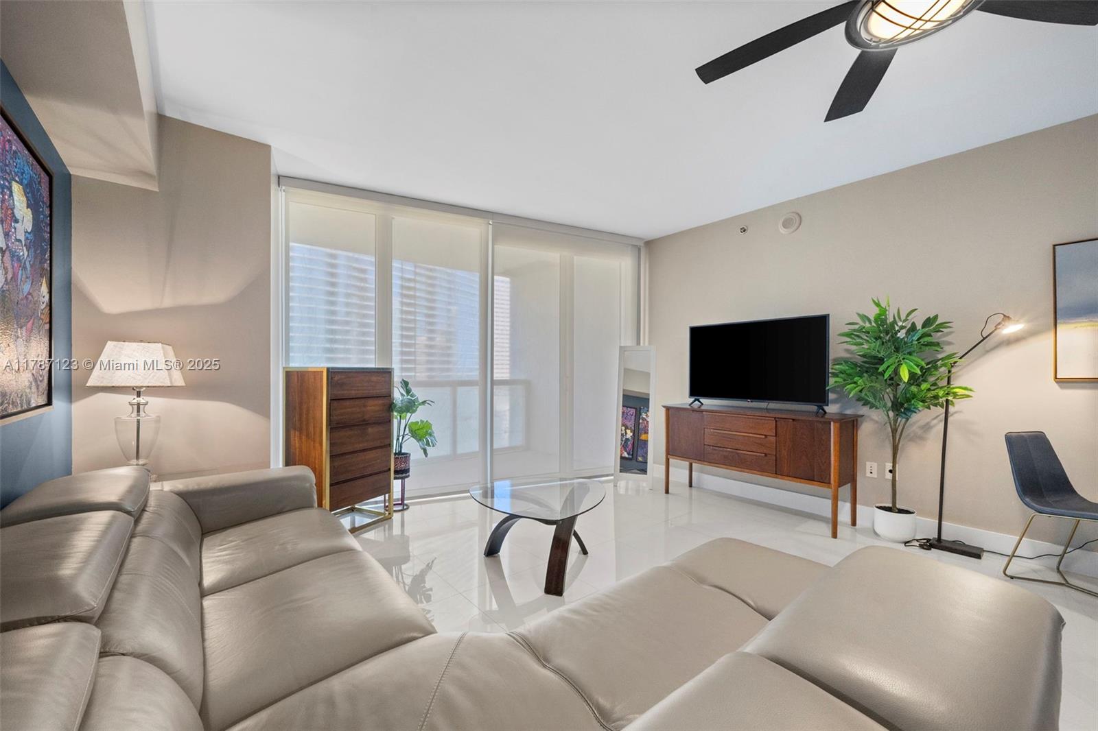 475 Brickell Ave 1810