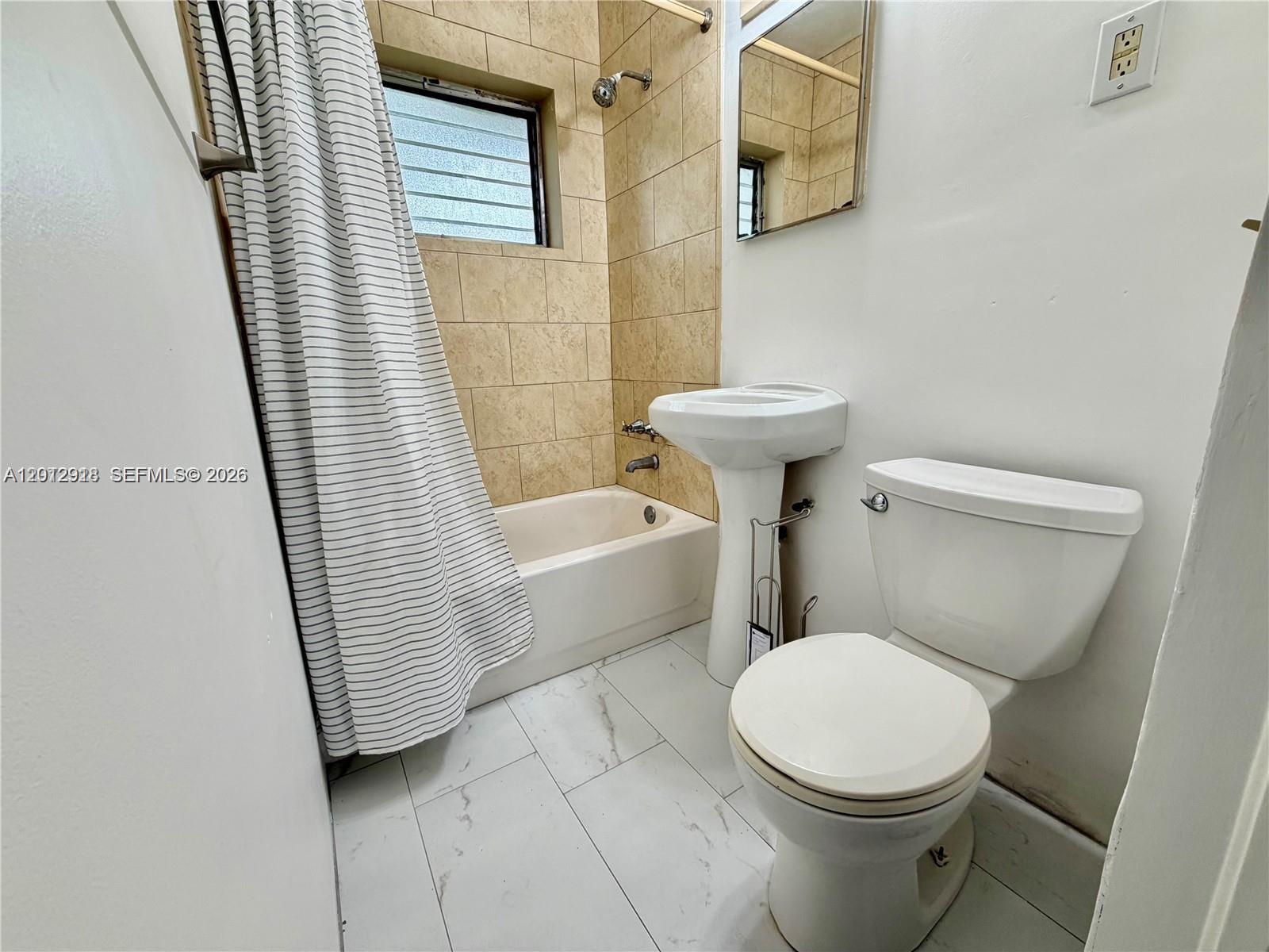 LINCOLN PARK THIRD ADD - Residential Lease