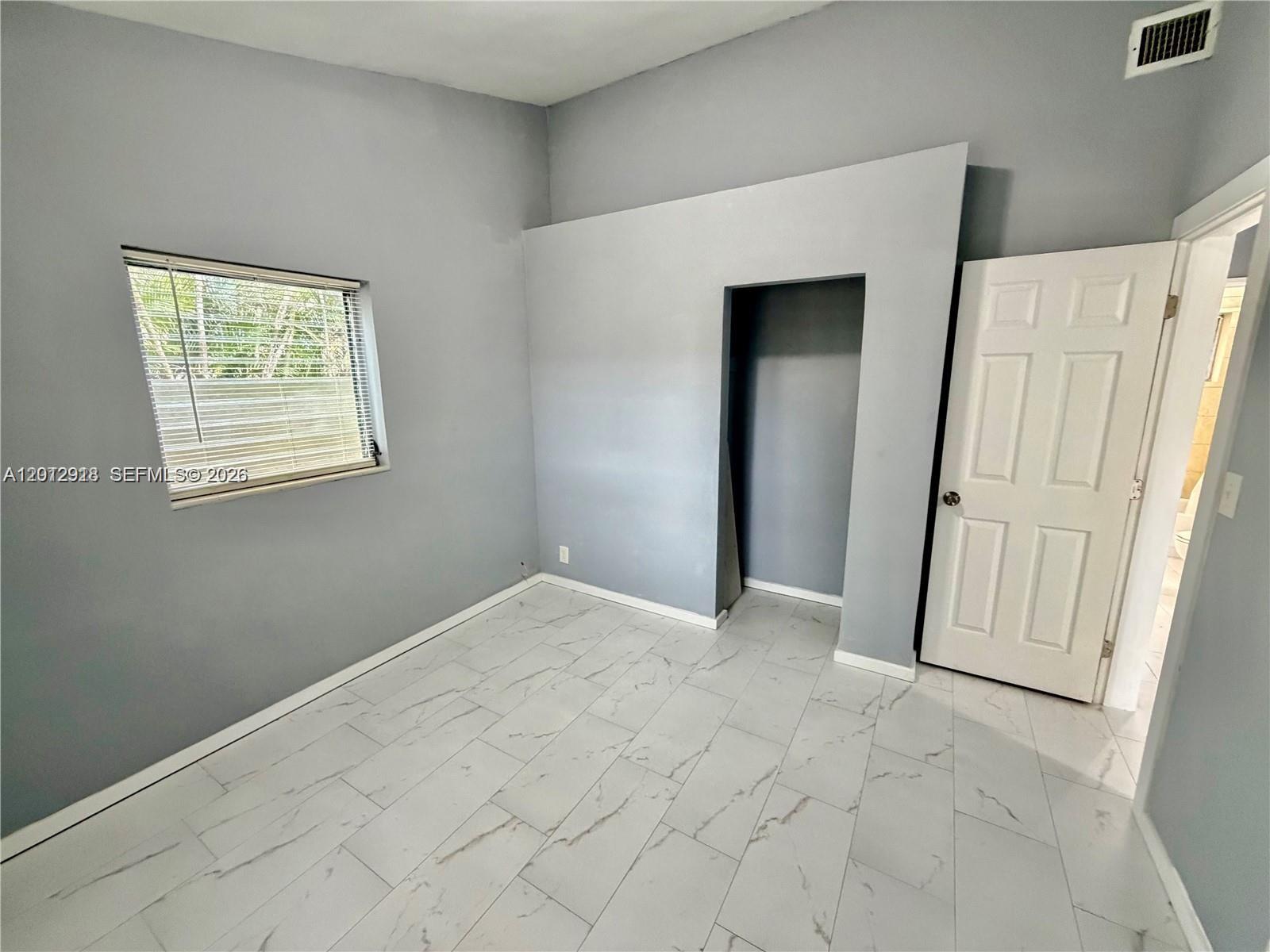 LINCOLN PARK THIRD ADD - Residential Lease