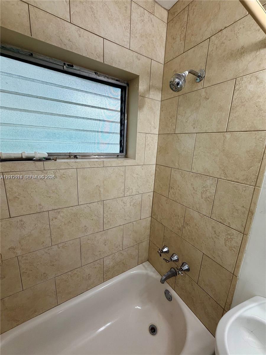 LINCOLN PARK THIRD ADD - Residential Lease