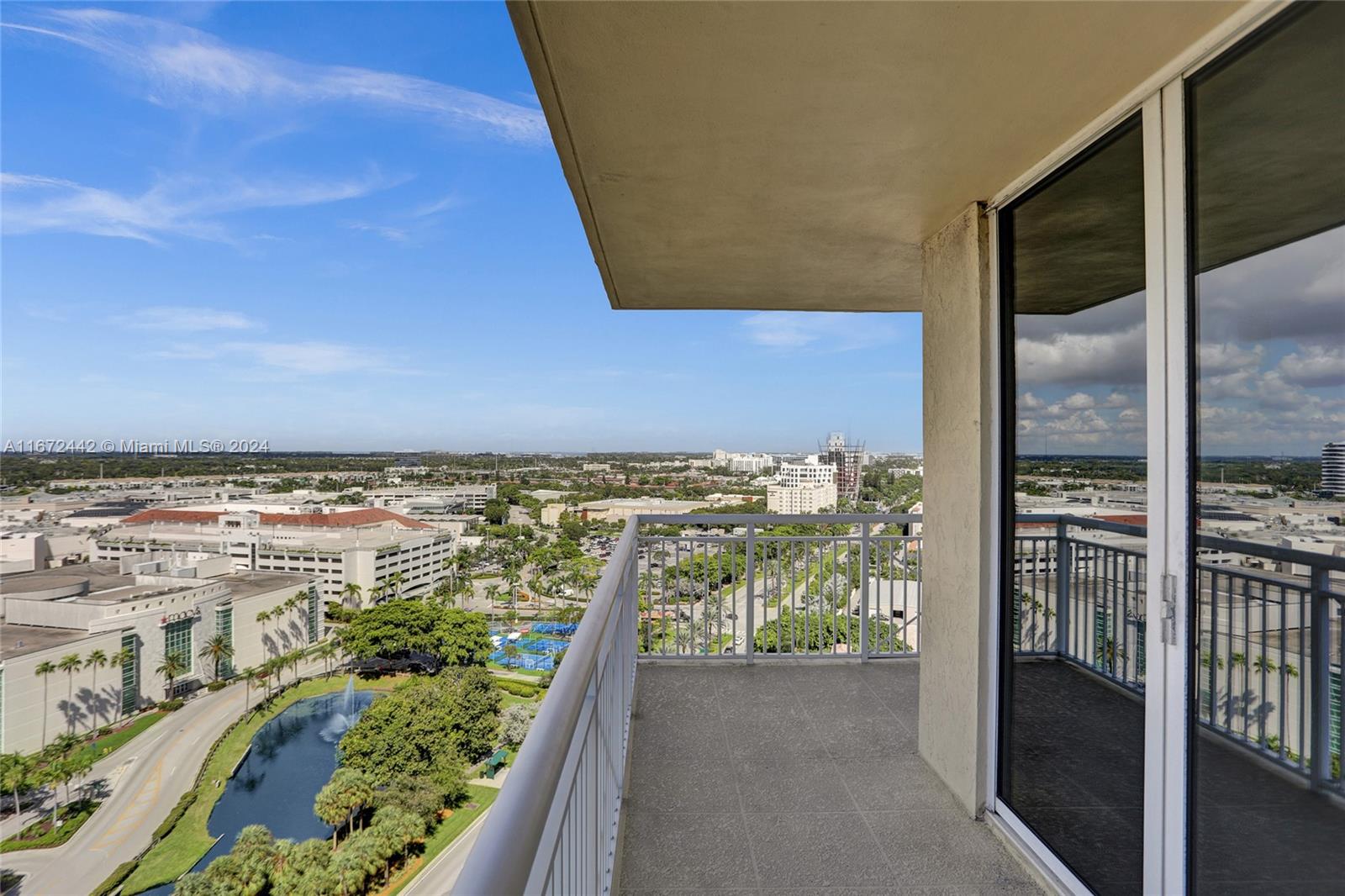 TURNBERRY ON THE GREEN CO - Residential