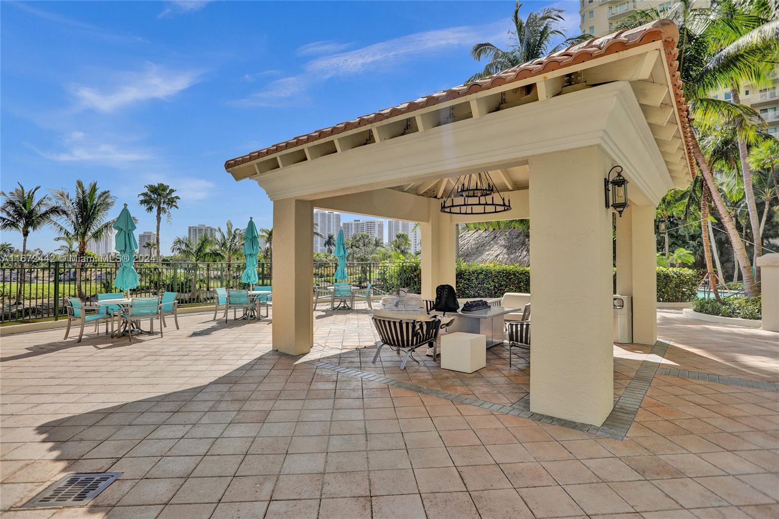 TURNBERRY ON THE GREEN CO - Residential