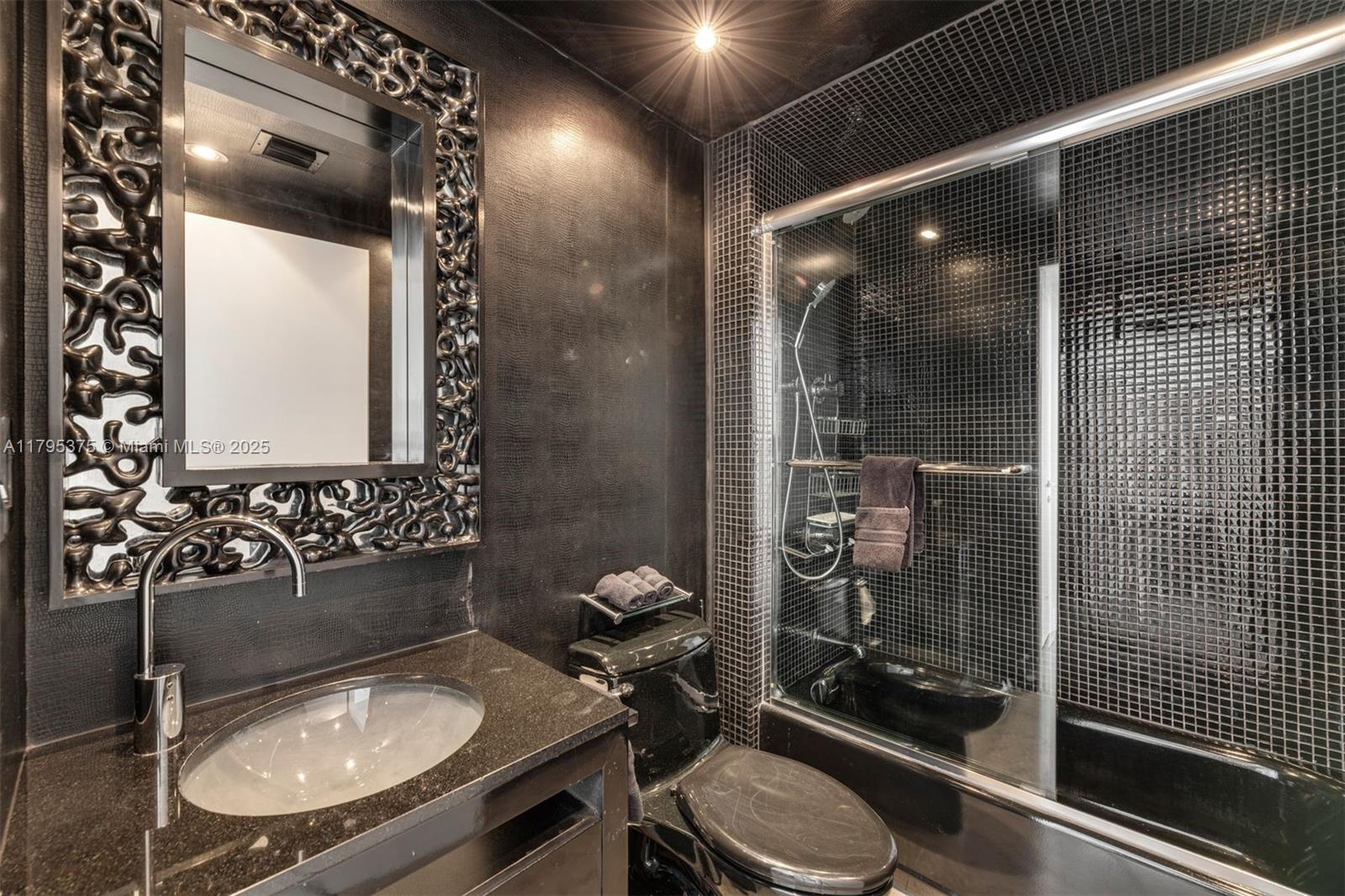 ICON CONDO - Residential