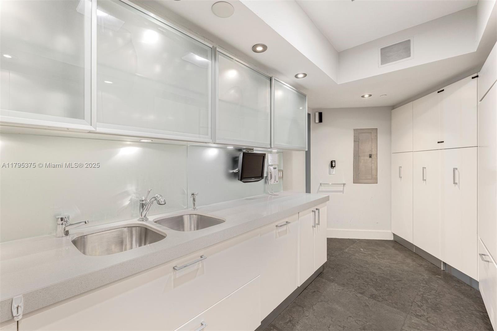 ICON CONDO - Residential