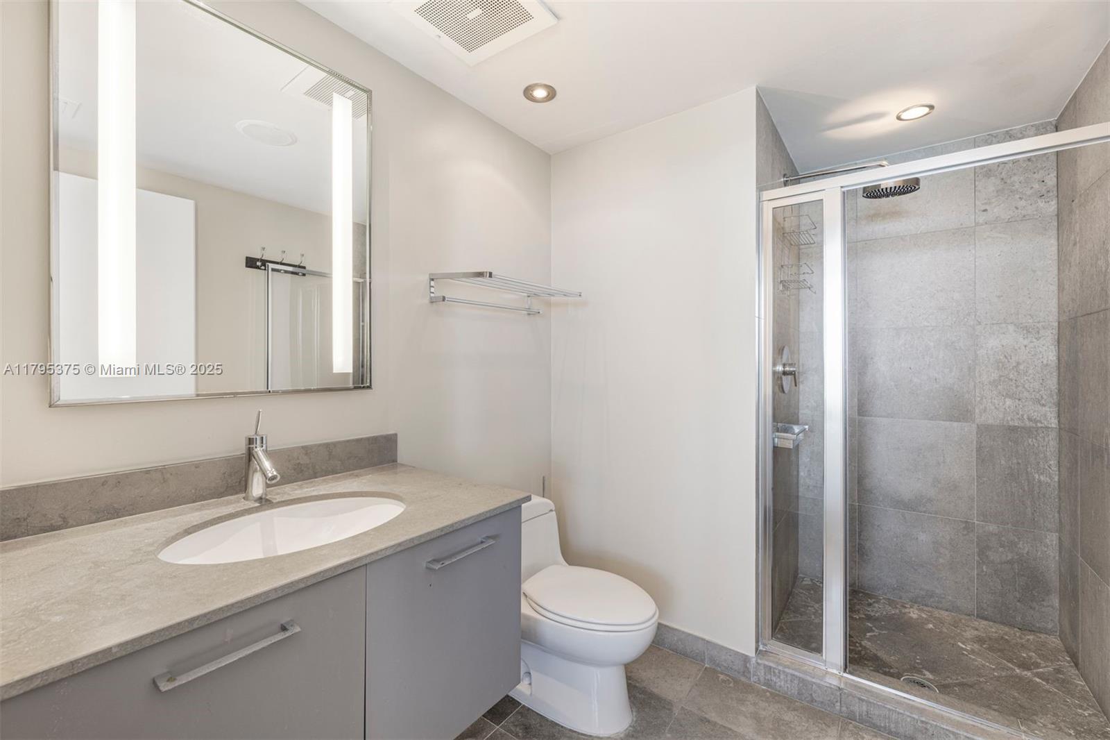 ICON CONDO - Residential