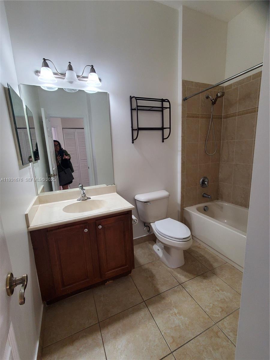 HAMPTON HILLS CONDO - Residential