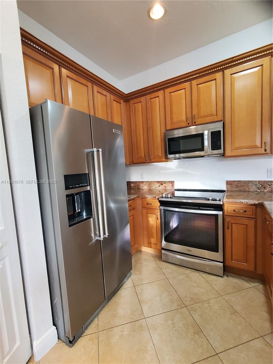 HAMPTON HILLS CONDO - Residential