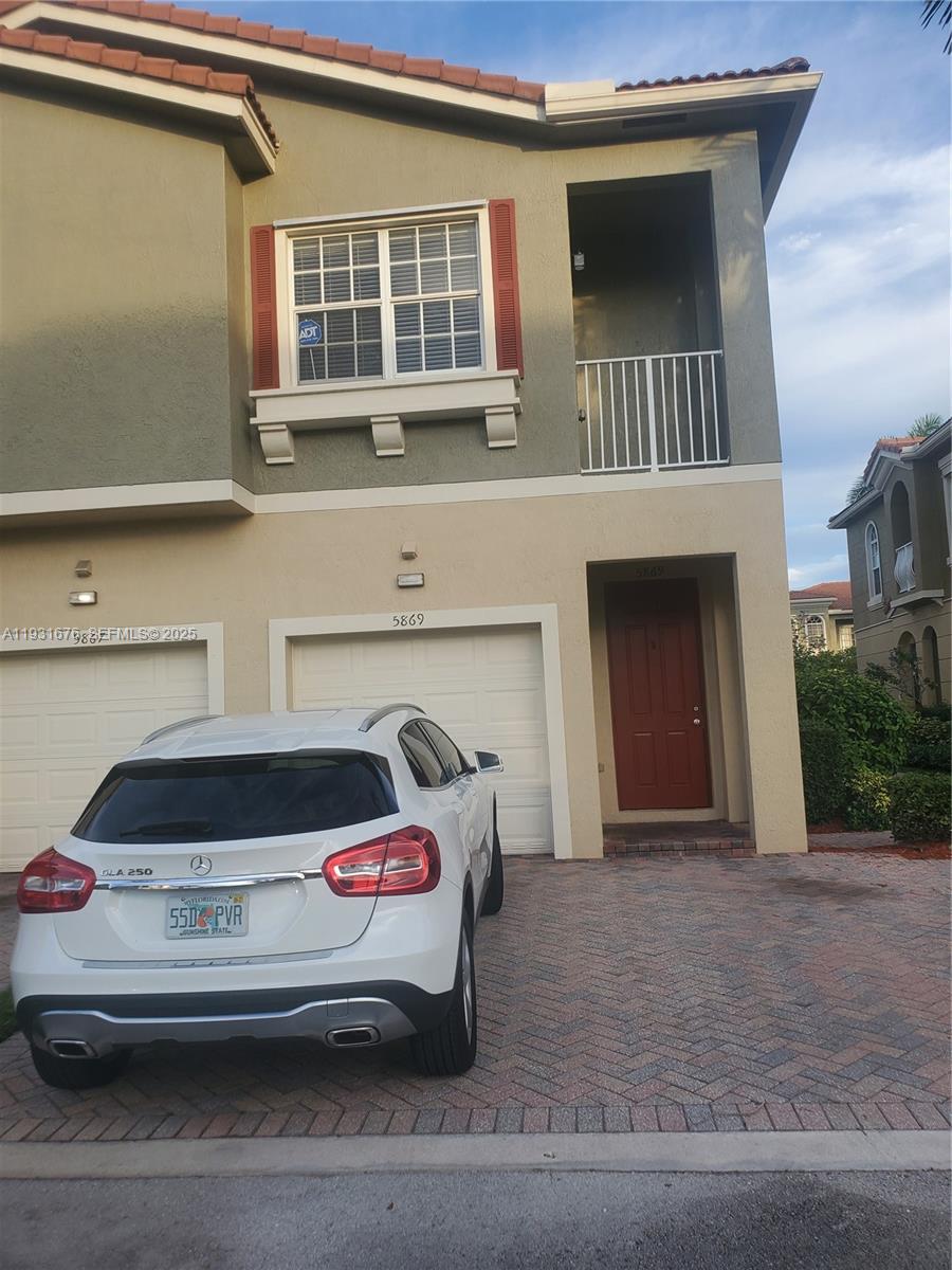 HAMPTON HILLS CONDO - Residential