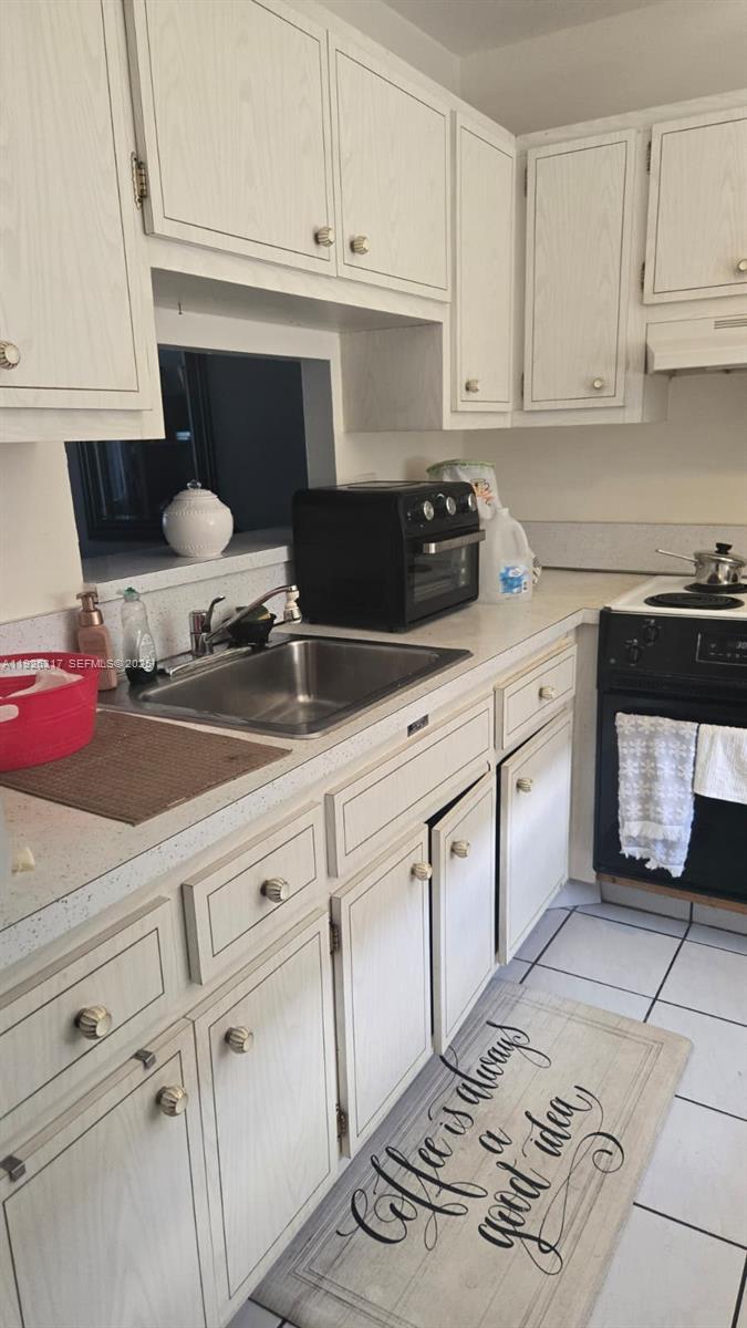 JARRET HALL CONDO - Residential