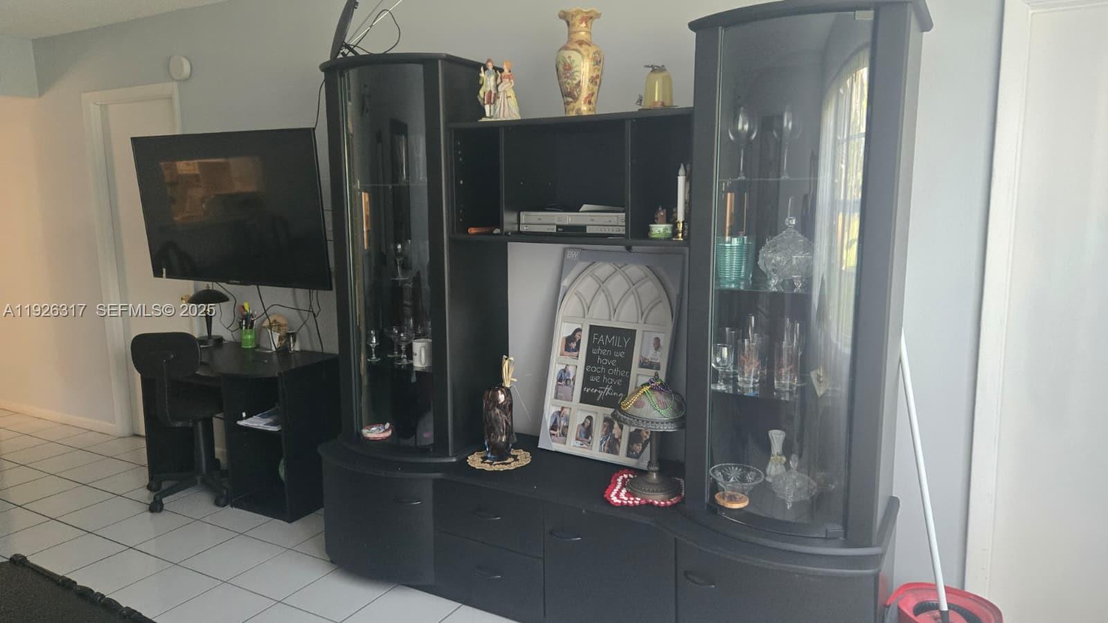 JARRET HALL CONDO - Residential