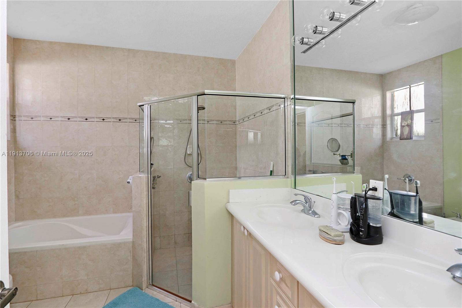 A B AT TAMIAMI TRAIL PHAS - Residential