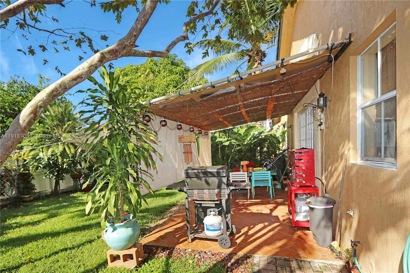 A B AT TAMIAMI TRAIL PHAS - Residential