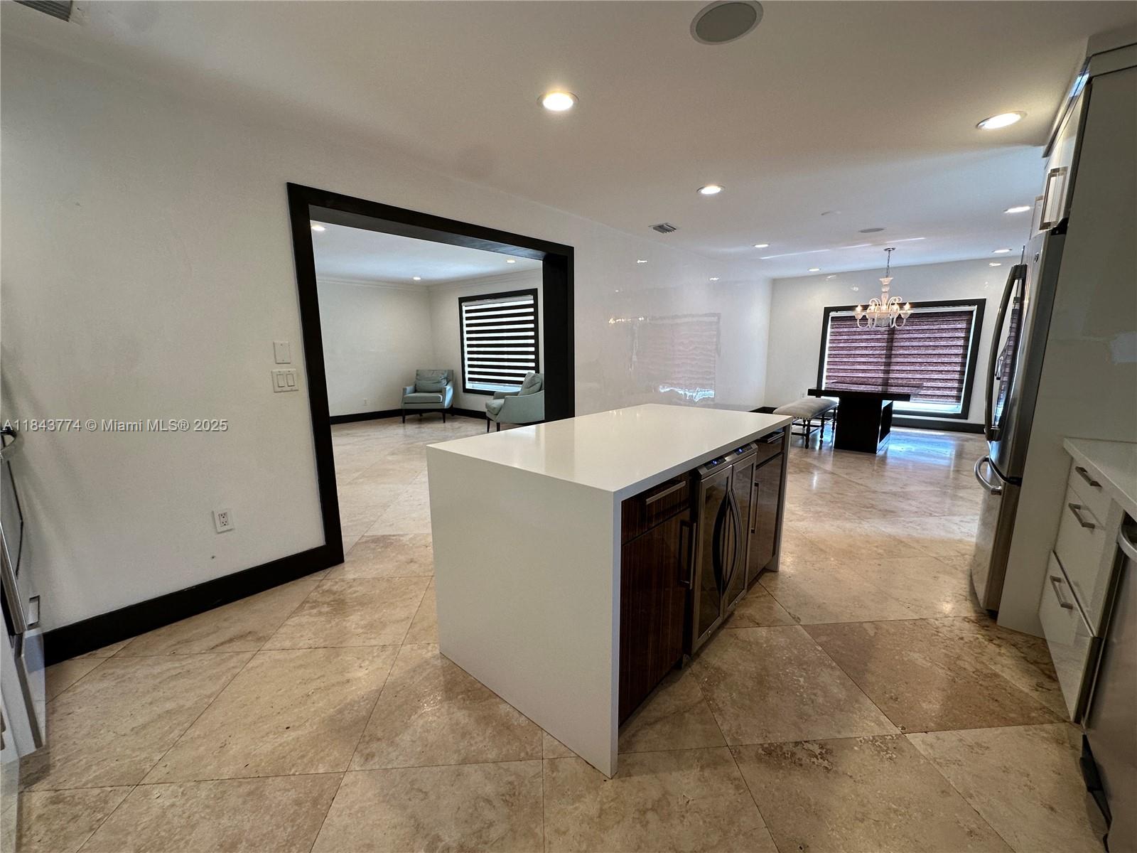 9341 Dickens Ave