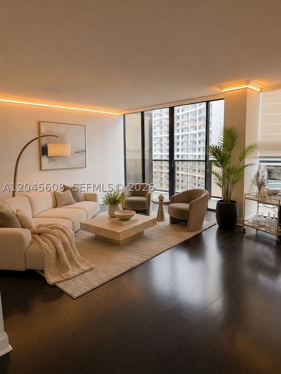 600 NE 36 St PH22