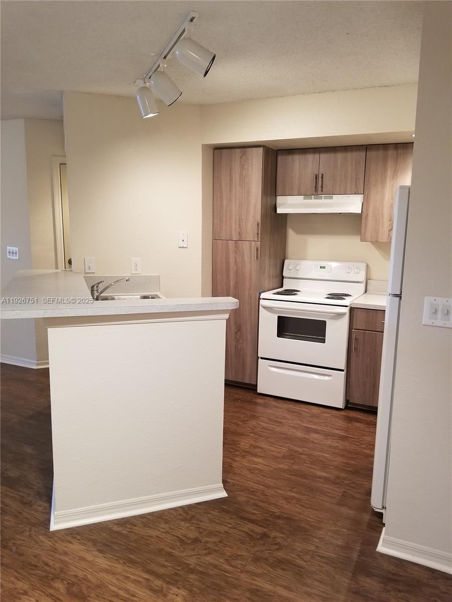 ISLES AT LAGO MAR CONDO - Residential Lease