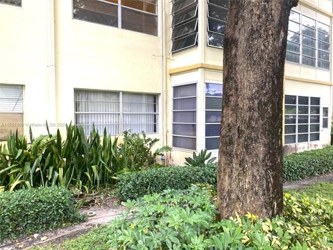 A home in Lauderdale Lakes