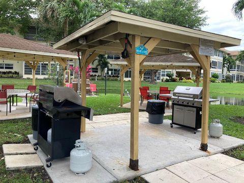 A home in Lauderdale Lakes