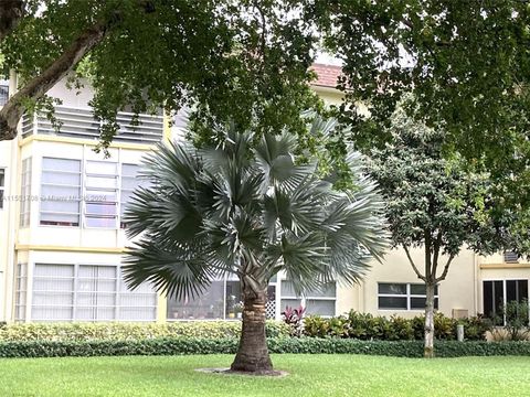 A home in Lauderdale Lakes