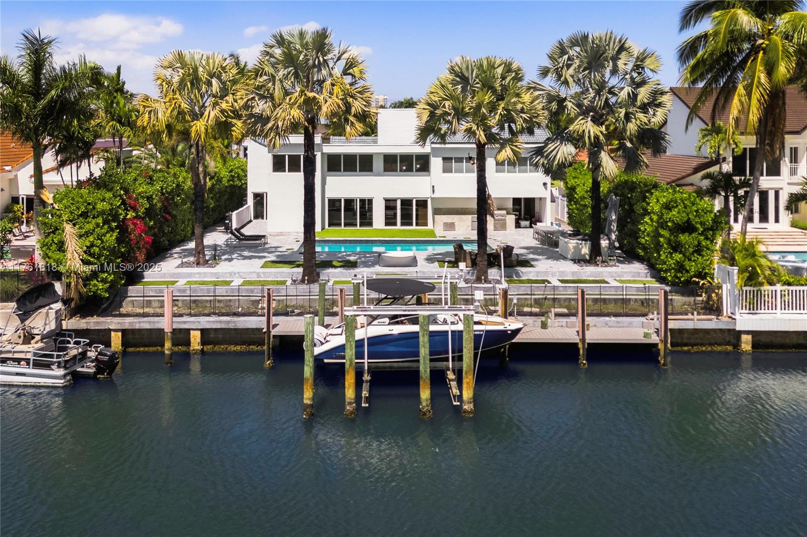 449 Holiday Dr