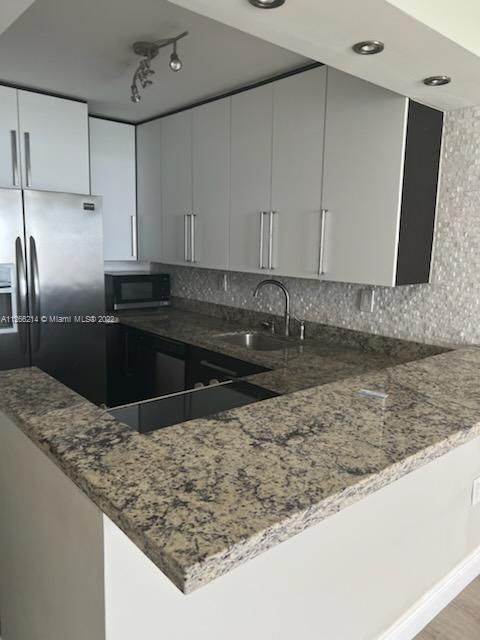 TRITON TOWER CONDO - Residential Lease