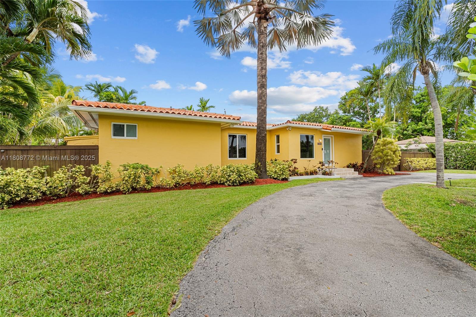 6332 Sw 43rd St, South Miami, Miami-Dade County, Florida - 3 Bedrooms  
3 Bathrooms - 