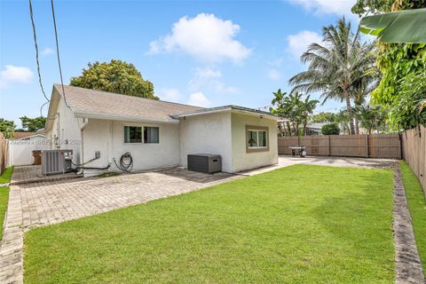 Tiny photo for 3260 SW 2nd Ct, Deerfield Beach, FL 33442 (MLS # A12026403)