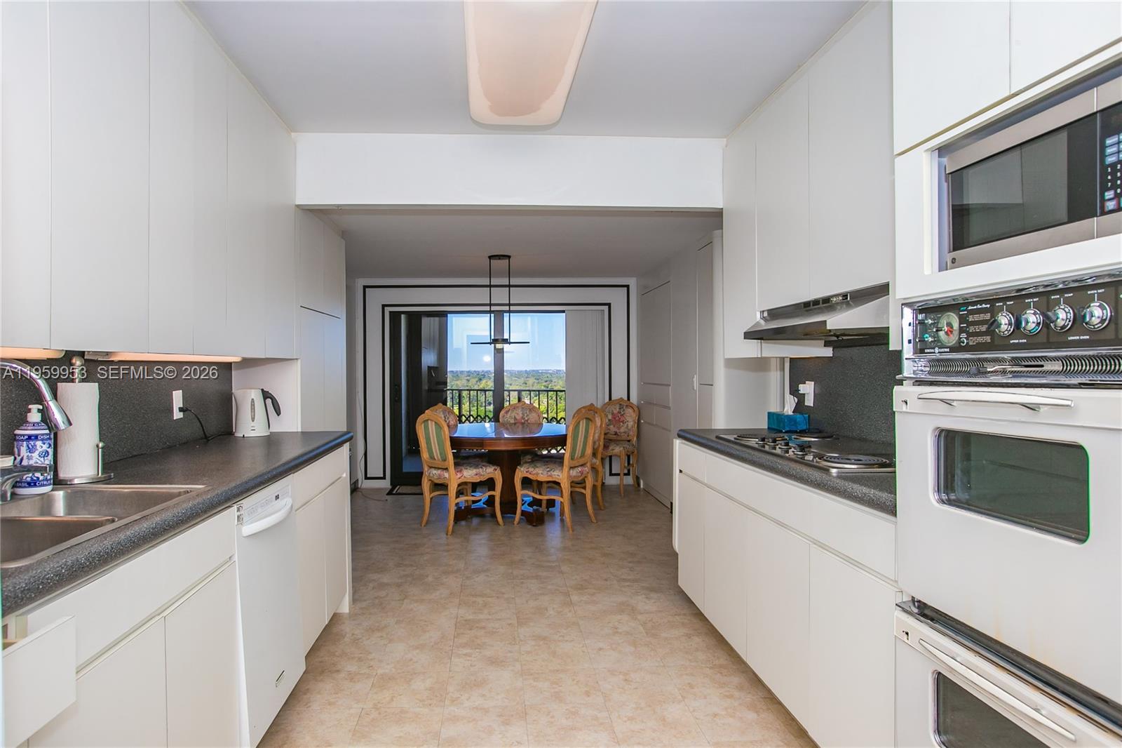 CRICKET CLUB CONDO - Residential