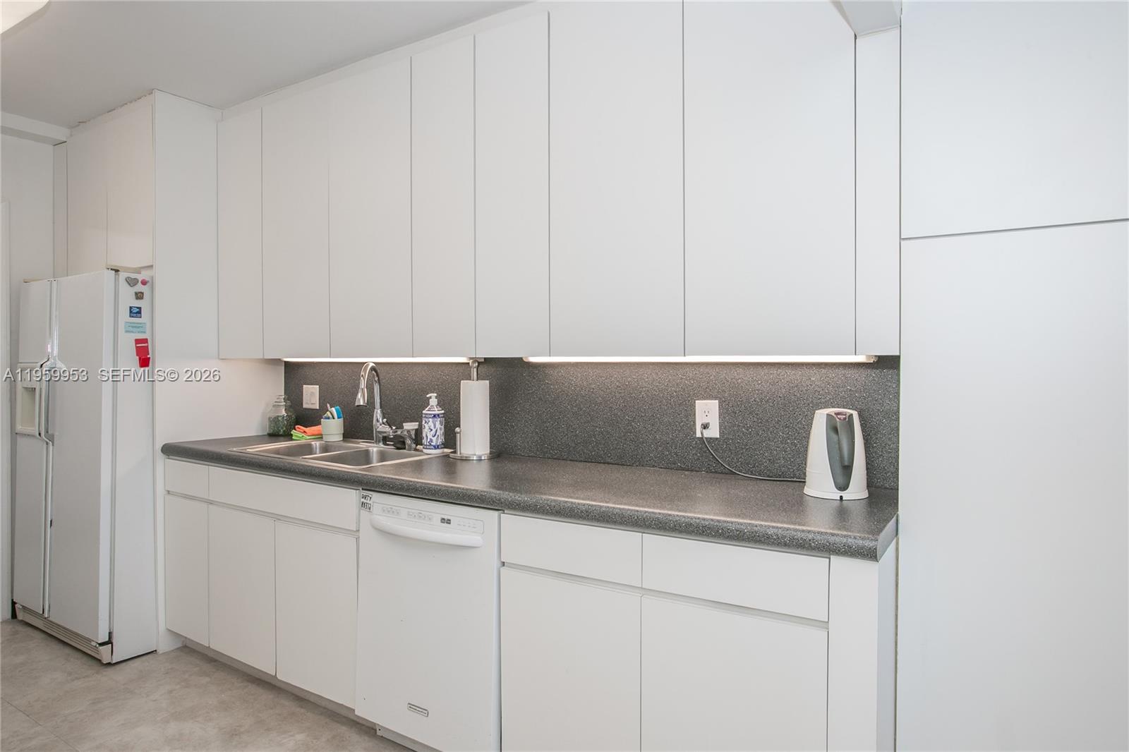 CRICKET CLUB CONDO - Residential