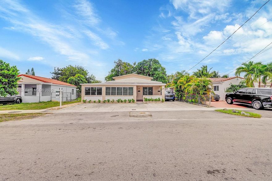 Location Location! One of kind duplex with studio/efficiency In the heart of Miami duplex has downstairs 5 bedrooms 2 bathrooms upstairs 2 bedroom 1 bathroom gated patio for each apartment A must see! (please don't disturb tenants) sold as is