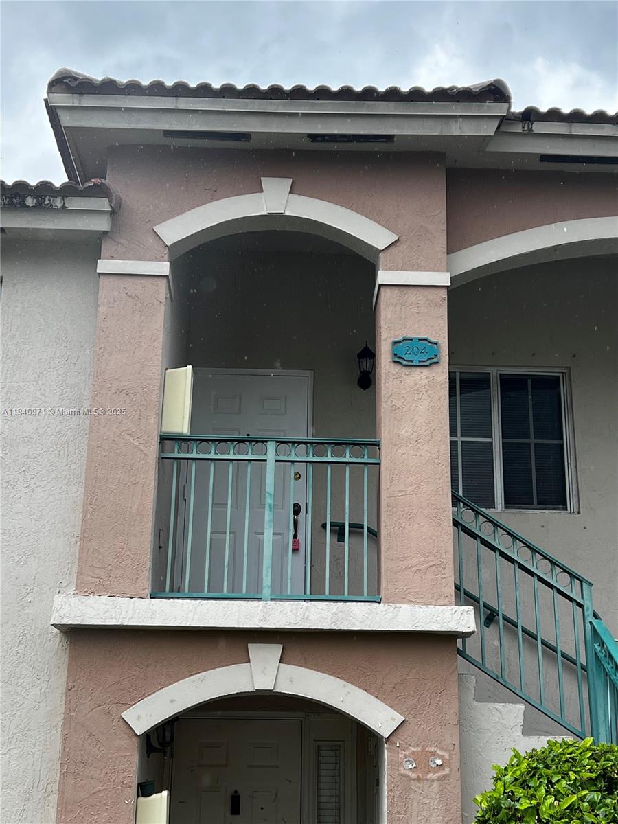 2 BEDROOM 2 BATH SECOND FLOOR CONDO IN GATED COMMUMITY OF VENETIA GARDENS II. CONDO HAS VINYL PLANK FLOORING THROUGH OUT LIVING AREA, TILE IN KITCHEN AND BATHS. COMMUNITY IS GATED WITH A COMMUNITY POOL.