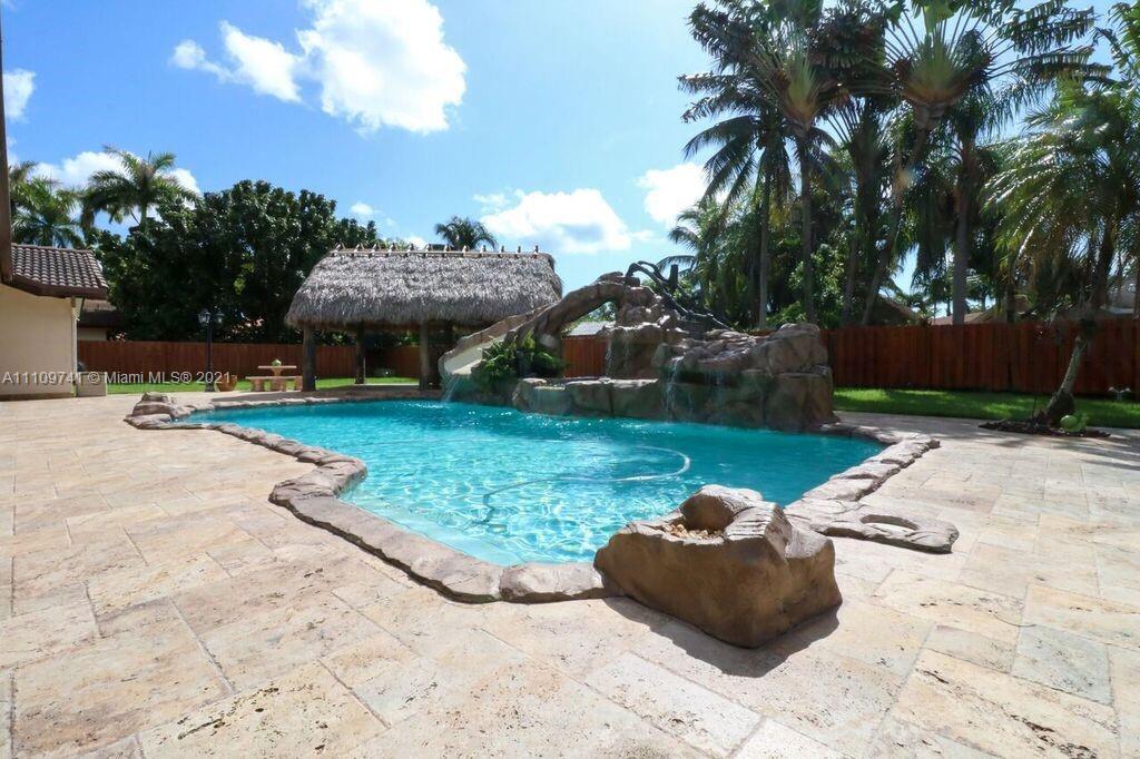 MONTGOMERY MANORS - Residential