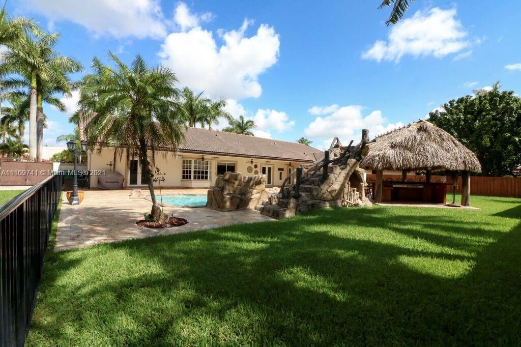 MONTGOMERY MANORS - Residential