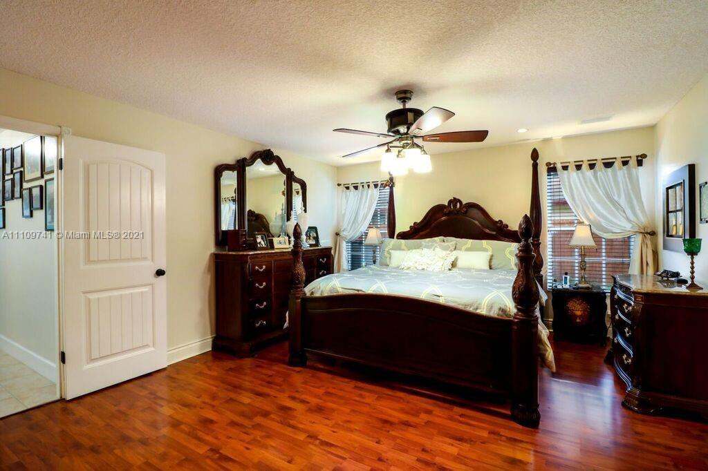 MONTGOMERY MANORS - Residential