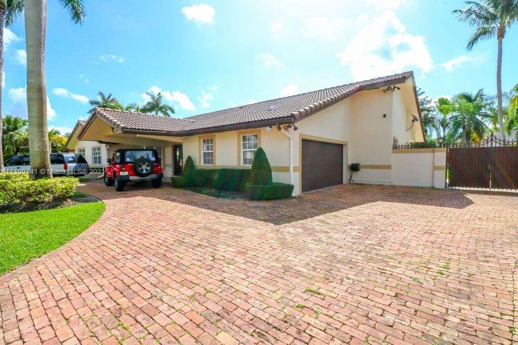 MONTGOMERY MANORS - Residential