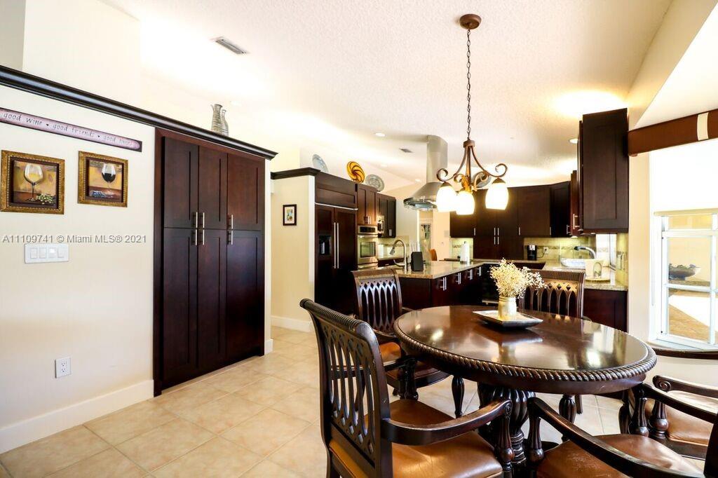 MONTGOMERY MANORS - Residential