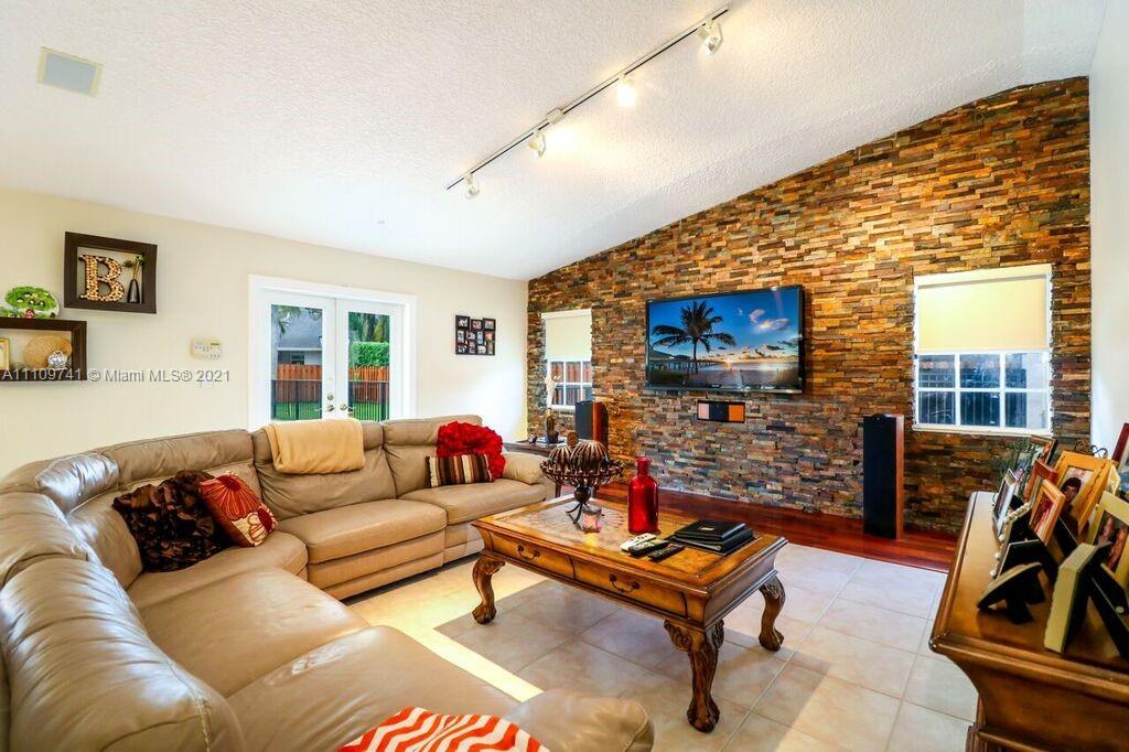 MONTGOMERY MANORS - Residential