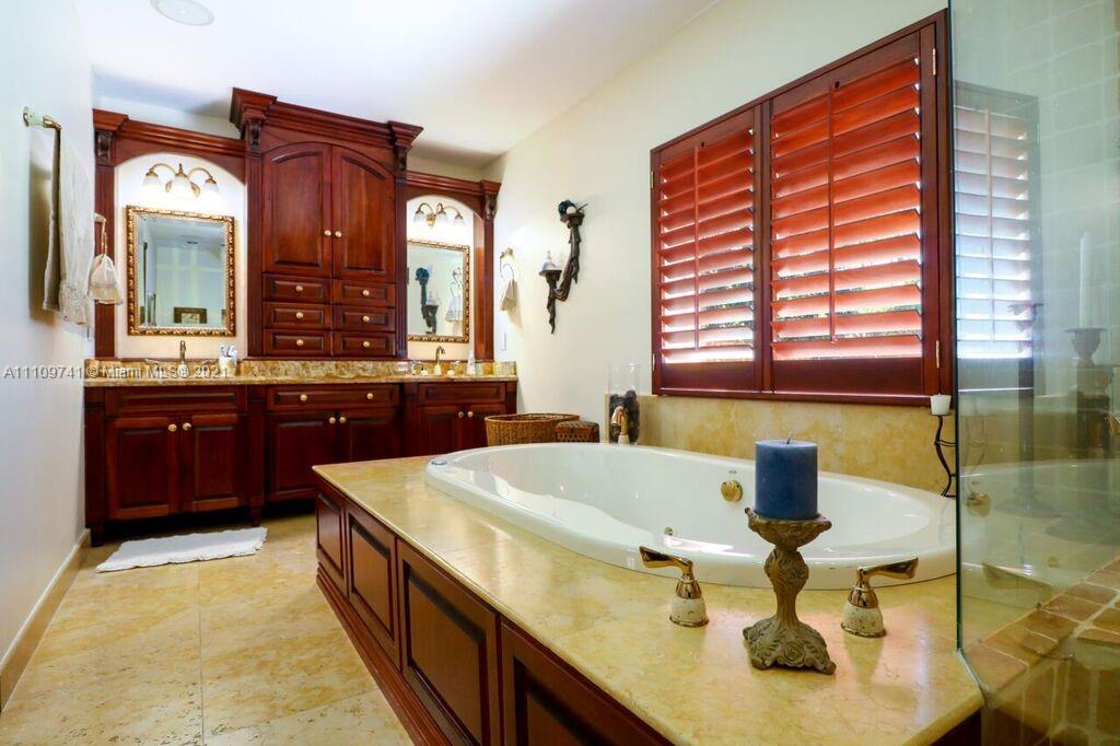 MONTGOMERY MANORS - Residential