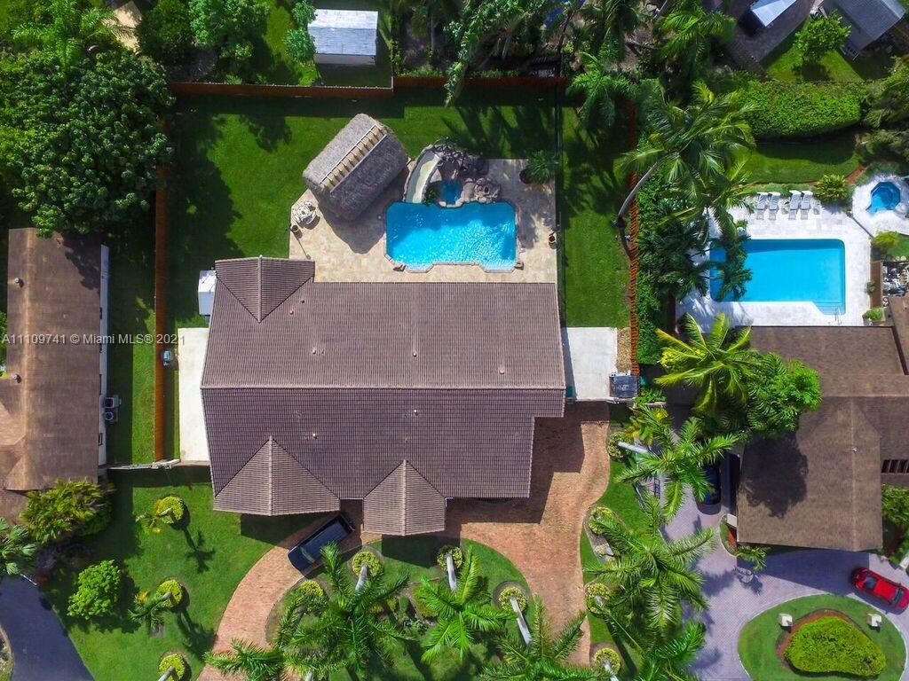 MONTGOMERY MANORS - Residential