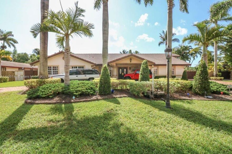 SELLER FINANCING AVAILABLE! Great home with all of the bells and whistles. Great for entertainment, enjoy the exquisite custom pool with slides,
jacuzzi, fire and three waterfalls. The newly remodeled kitchen offers two wall ovens, cooking island, breakfast
area and upgraded appliances. Enjoy the theater experience in the family area with electronics galore. All
bathrooms have been updated with every detail in mind. Home offers central vacuum throughout the house. The
entire house is automated.  A definite must see!!!