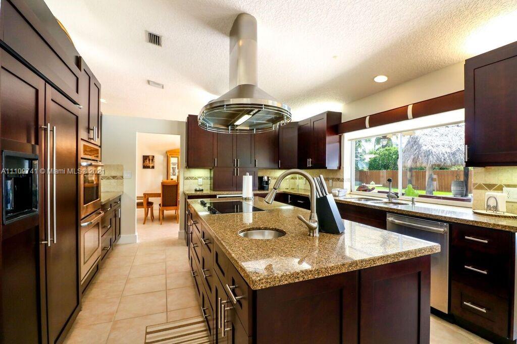 MONTGOMERY MANORS - Residential