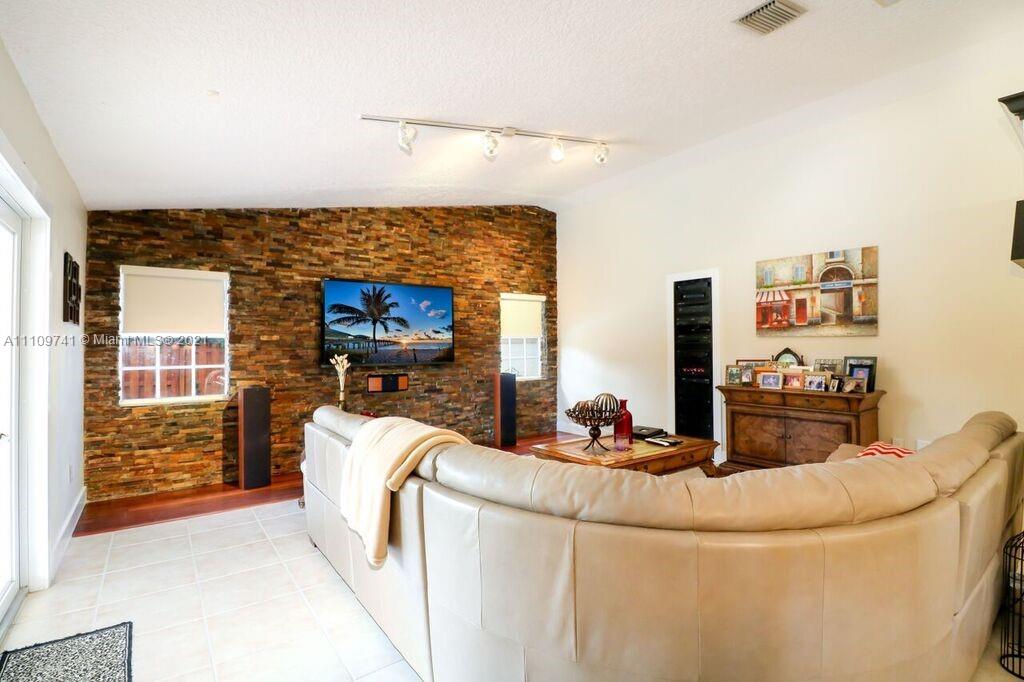 MONTGOMERY MANORS - Residential