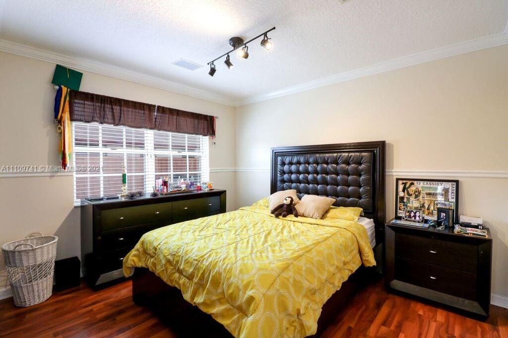 MONTGOMERY MANORS - Residential