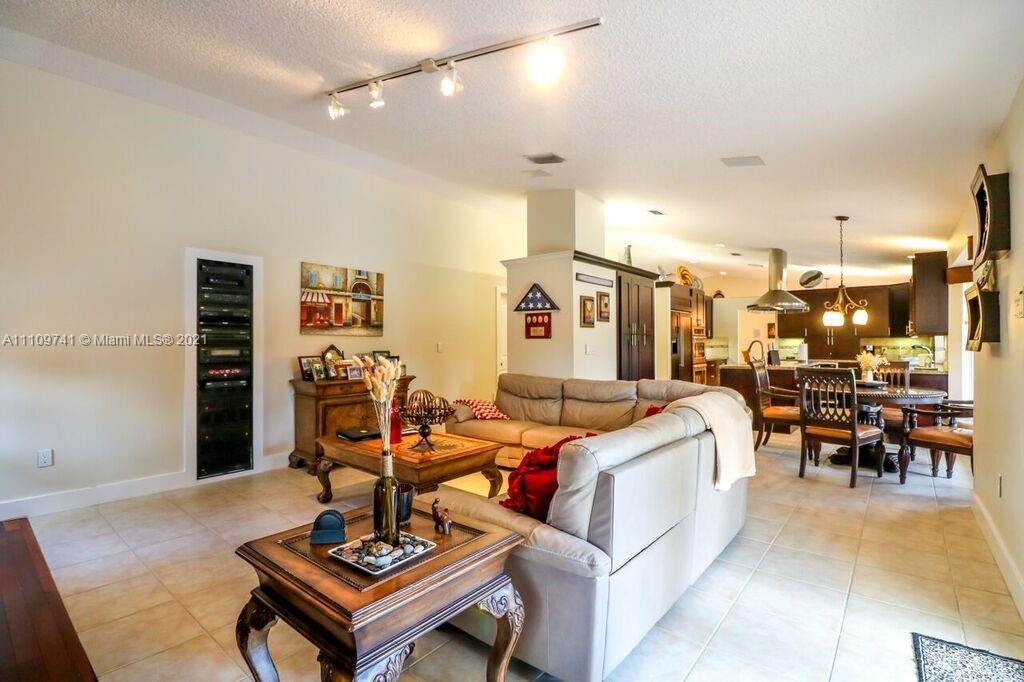 MONTGOMERY MANORS - Residential