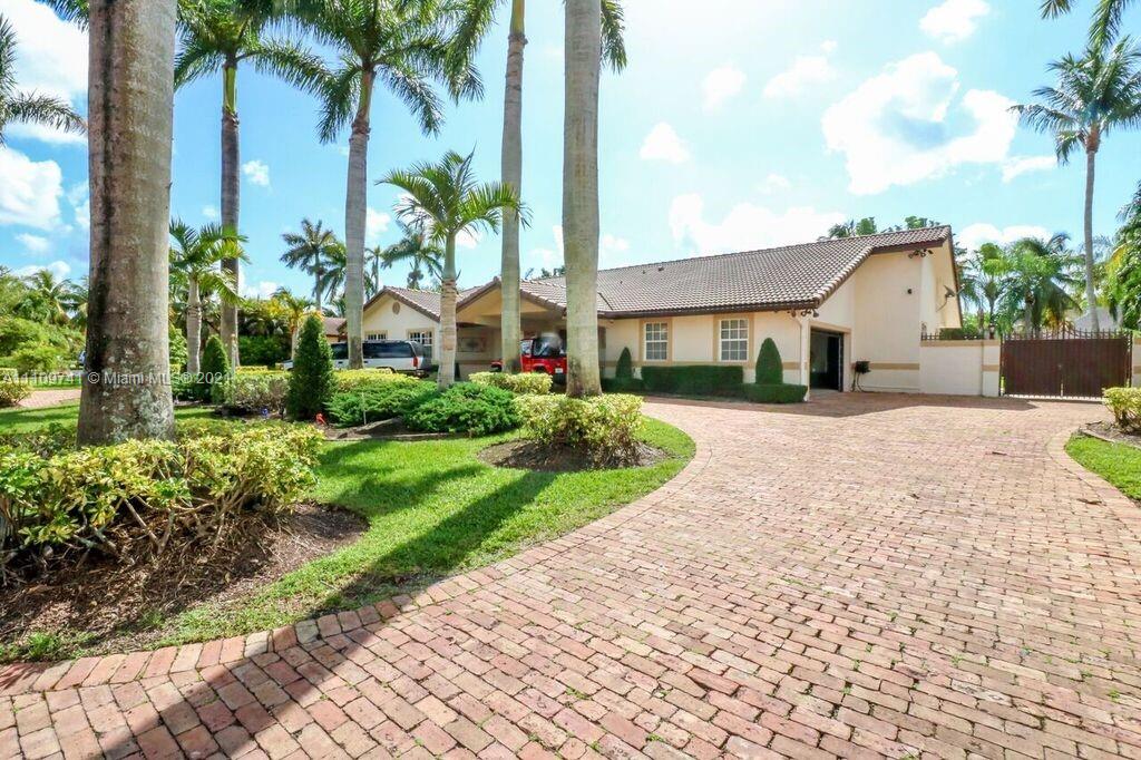 MONTGOMERY MANORS - Residential