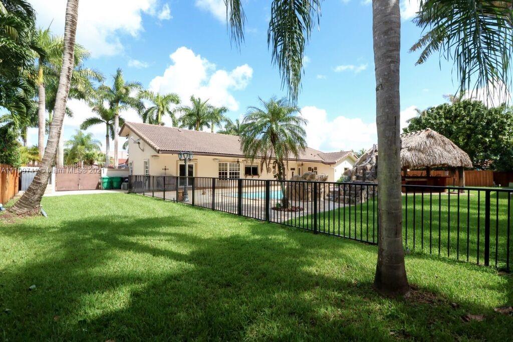 MONTGOMERY MANORS - Residential