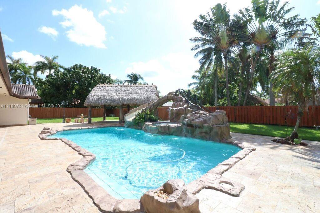 MONTGOMERY MANORS - Residential