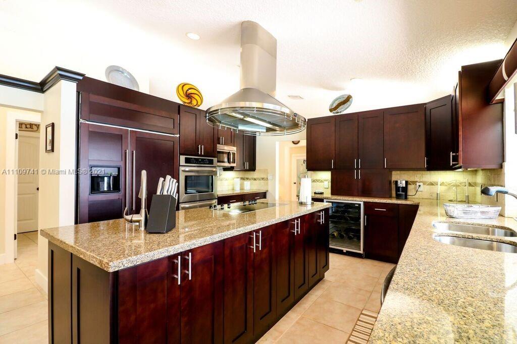 MONTGOMERY MANORS - Residential