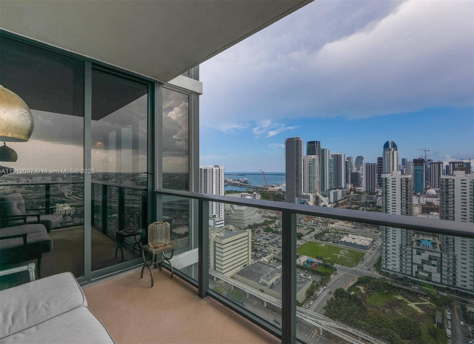 CANVAS CONDO - Residential Lease