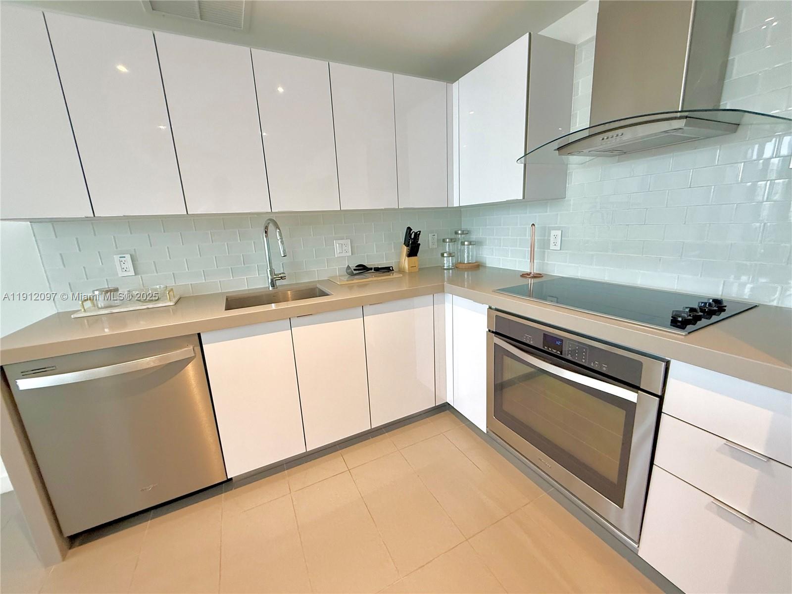 CANVAS CONDO - Residential Lease