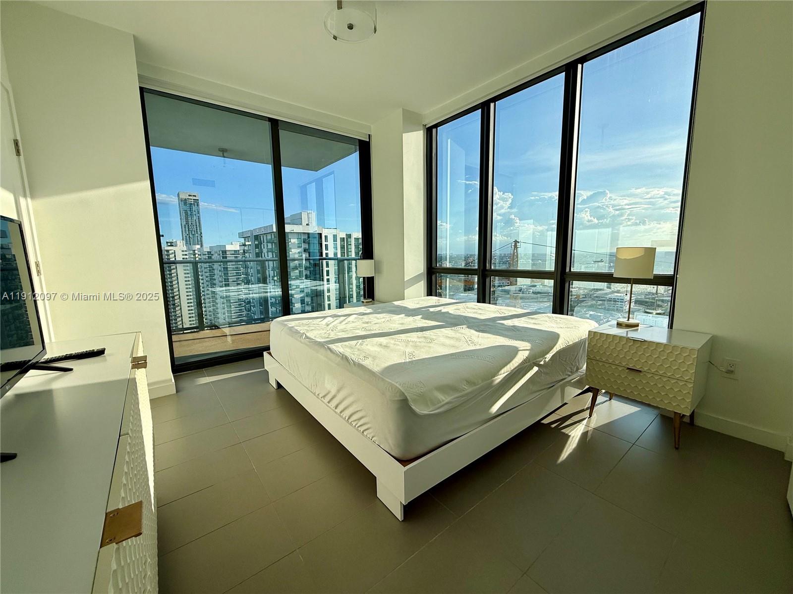 CANVAS CONDO - Residential Lease